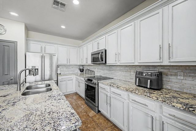 40748 W CHAMBERS Drive, Maricopa, AZ 85138