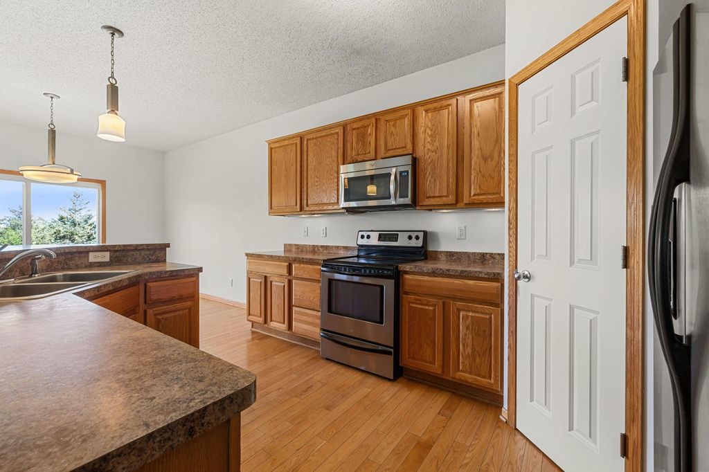 1096 Danube Avenue, Shakopee, MN 55379 — photo 4