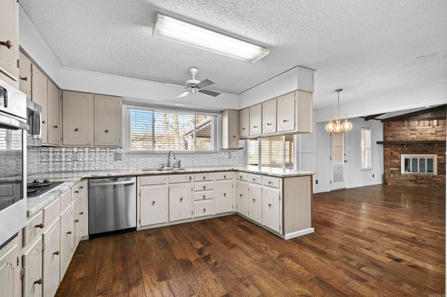 13 Pennwood Drive, Sherwood, AR 72120