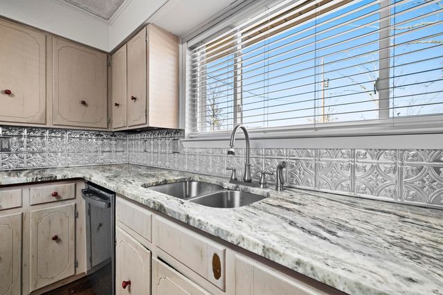 13 Pennwood Drive, Sherwood, AR 72120