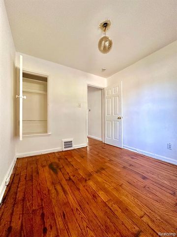 19242 Moross Road, Detroit, MI 48224