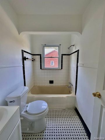 19242 Moross Road, Detroit, MI 48224