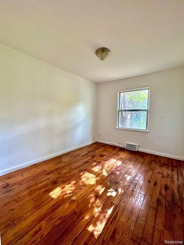 19242 Moross Road, Detroit, MI 48224