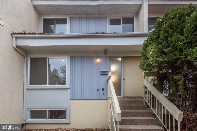 2394 SOUTHGATE SQ, Reston, VA 20191