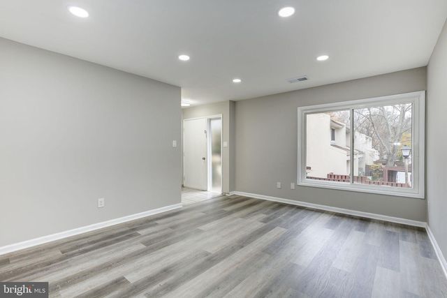 2394 SOUTHGATE SQ, Reston, VA 20191