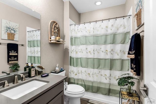 3401 Bella Luna Dr, Pueblo, CO 81001