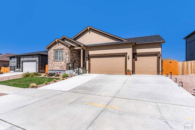 3401 Bella Luna Dr, Pueblo, CO 81001