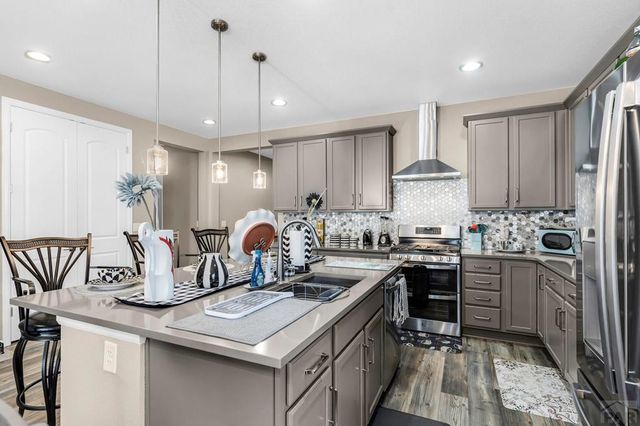 3401 Bella Luna Dr, Pueblo, CO 81001