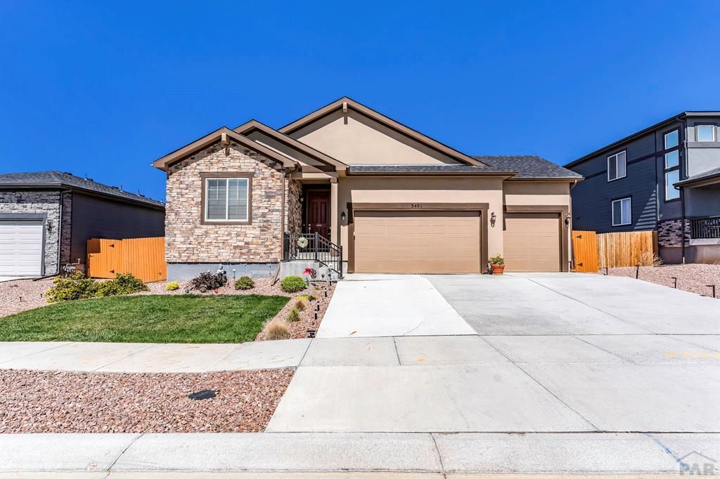 3401 Bella Luna Dr, Pueblo, CO 81001