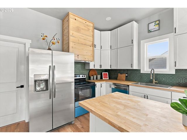 2055 N WYGANT St, Portland, OR 97217