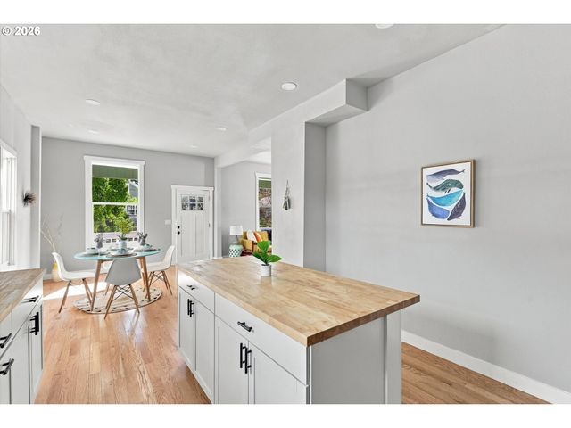 2055 N WYGANT St, Portland, OR 97217