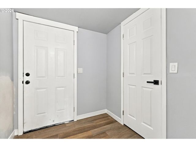 2055 N WYGANT St, Portland, OR 97217