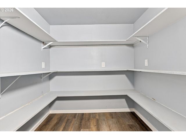 2055 N WYGANT St, Portland, OR 97217