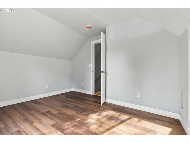 2055 N WYGANT St, Portland, OR 97217