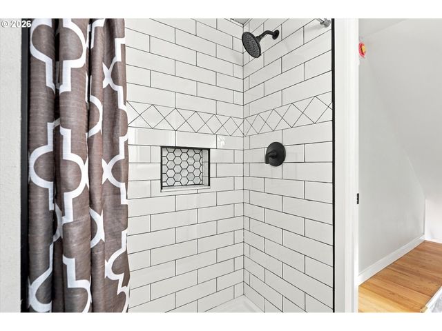 2055 N WYGANT St, Portland, OR 97217