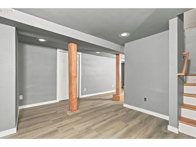 2055 N WYGANT St, Portland, OR 97217