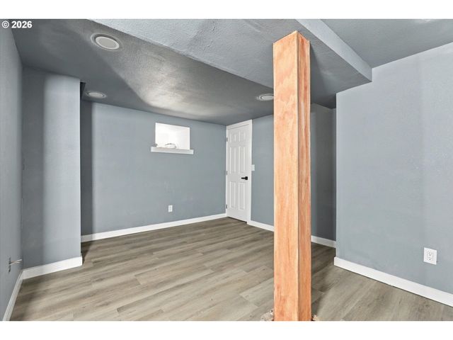 2055 N WYGANT St, Portland, OR 97217
