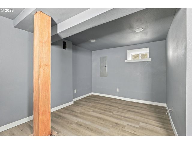 2055 N WYGANT St, Portland, OR 97217