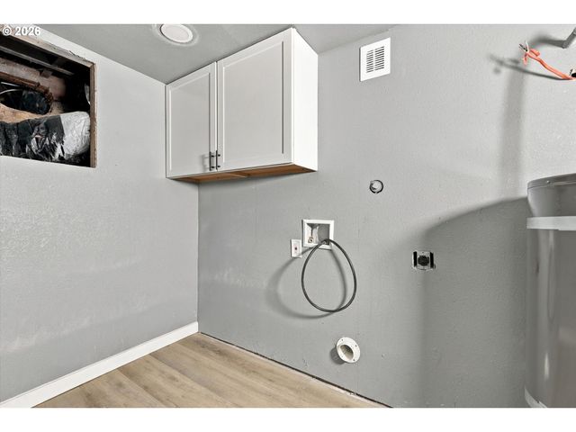 2055 N WYGANT St, Portland, OR 97217