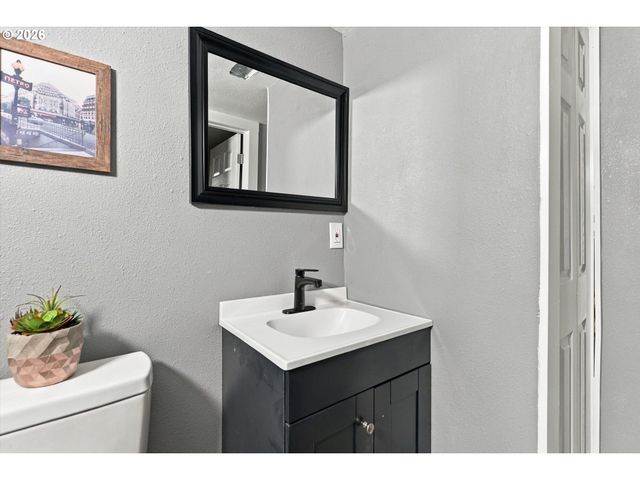 2055 N WYGANT St, Portland, OR 97217