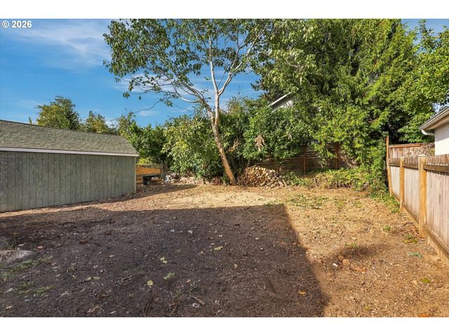2055 N WYGANT St, Portland, OR 97217