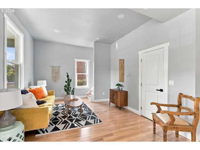 2055 N WYGANT St, Portland, OR 97217