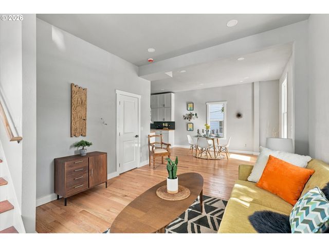 2055 N WYGANT St, Portland, OR 97217