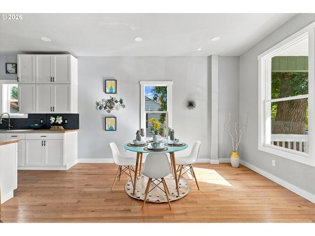 2055 N WYGANT St, Portland, OR 97217