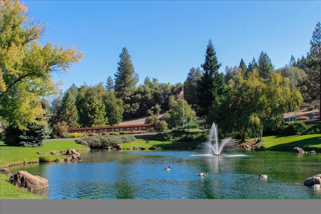 11594 Madrone Ct, Auburn, CA 95602