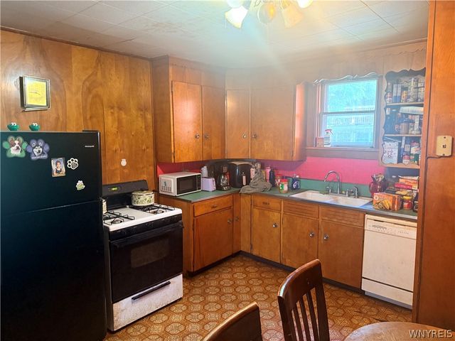 15 Crescent Place, Lackawanna, NY 14218