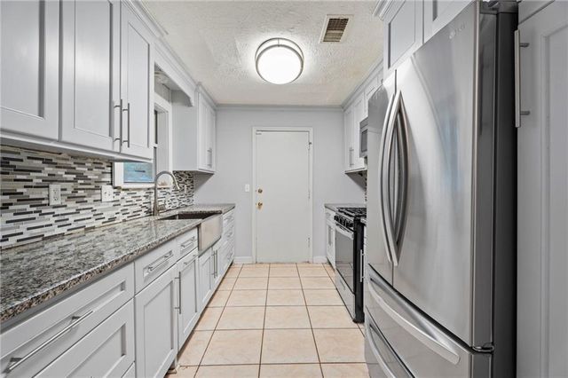 661 Sunfield Drive NW, Lilburn, GA 30047