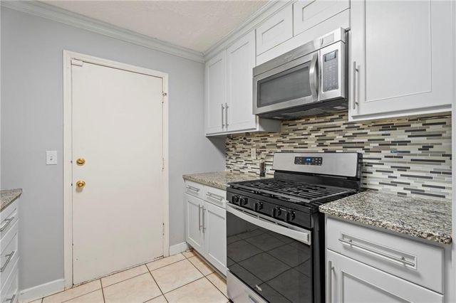 661 Sunfield Drive NW, Lilburn, GA 30047