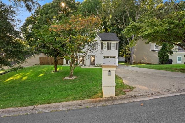 661 Sunfield Drive NW, Lilburn, GA 30047