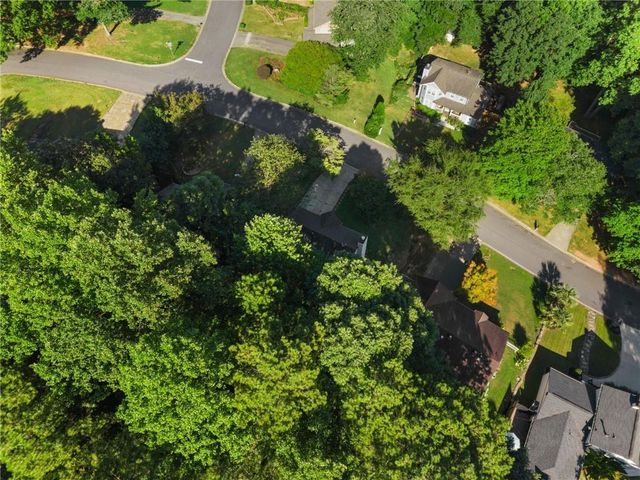 661 Sunfield Drive NW, Lilburn, GA 30047