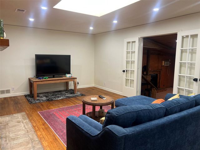 1003 W Bluebonnet DR, San Marcos, TX 78666