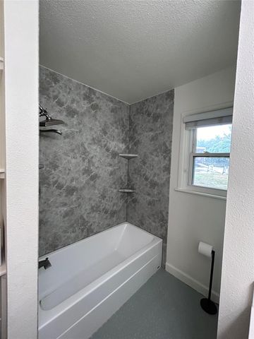 1003 W Bluebonnet DR, San Marcos, TX 78666