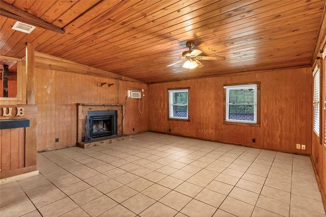1003 W Bluebonnet DR, San Marcos, TX 78666