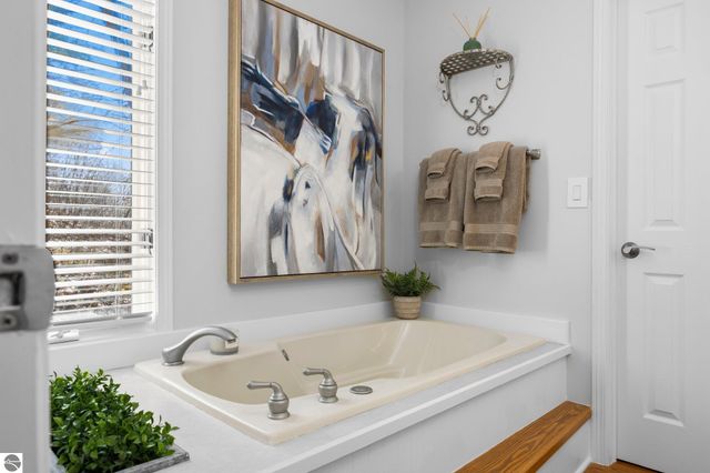 2174 Cuyahoga Court, Traverse City, MI 49686