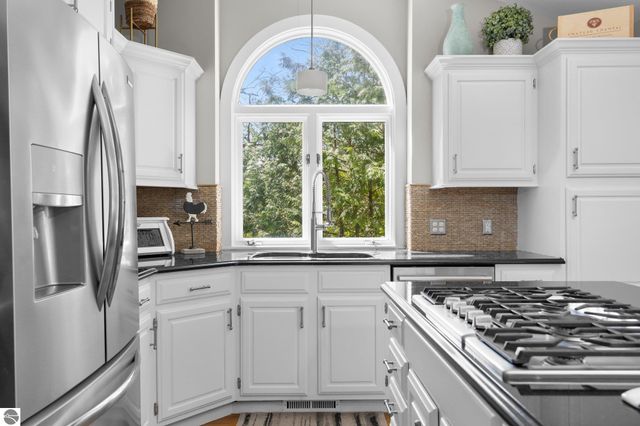 2174 Cuyahoga Court, Traverse City, MI 49686