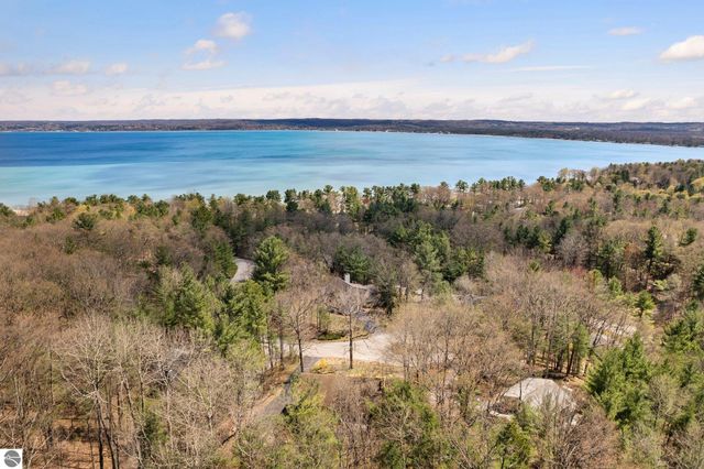 2174 Cuyahoga Court, Traverse City, MI 49686