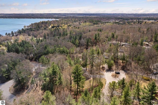 2174 Cuyahoga Court, Traverse City, MI 49686