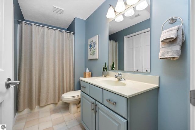 2174 Cuyahoga Court, Traverse City, MI 49686