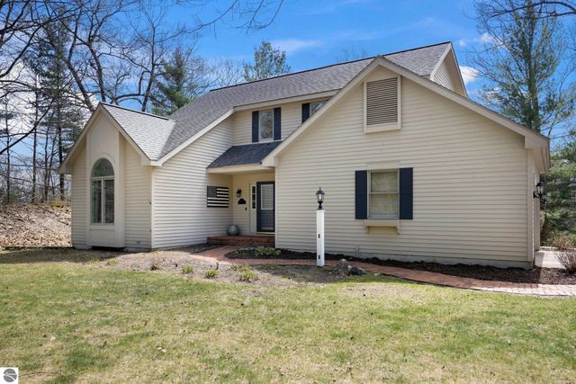 2174 Cuyahoga Court, Traverse City, MI 49686