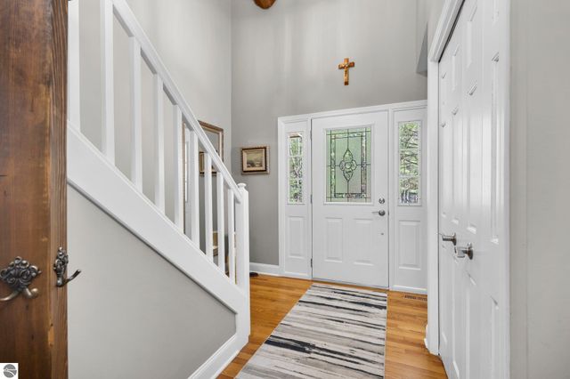 2174 Cuyahoga Court, Traverse City, MI 49686