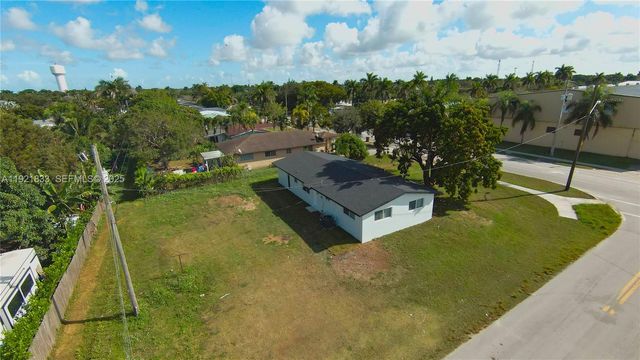 973 NW 8th St, Homestead, FL 33030