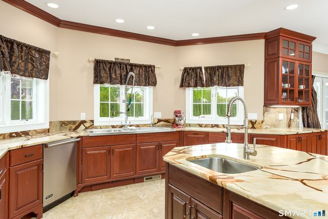 6 Congress Drive, Cromwell, CT 06416