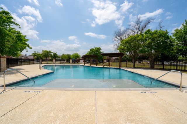 8805 Whirlwind Trail, Aubrey, TX 76227
