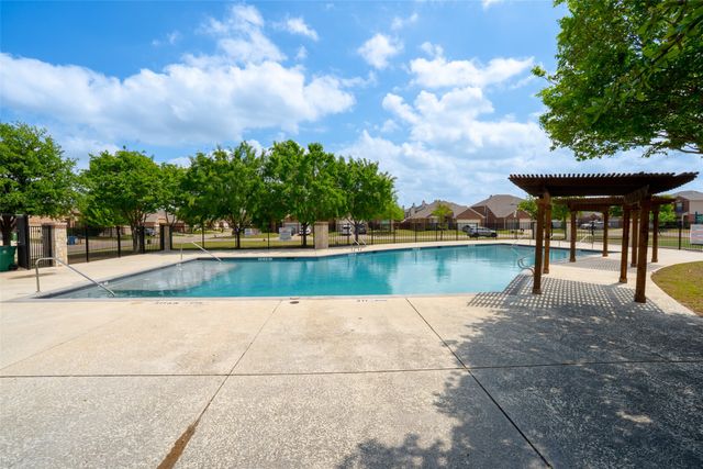 8805 Whirlwind Trail, Aubrey, TX 76227