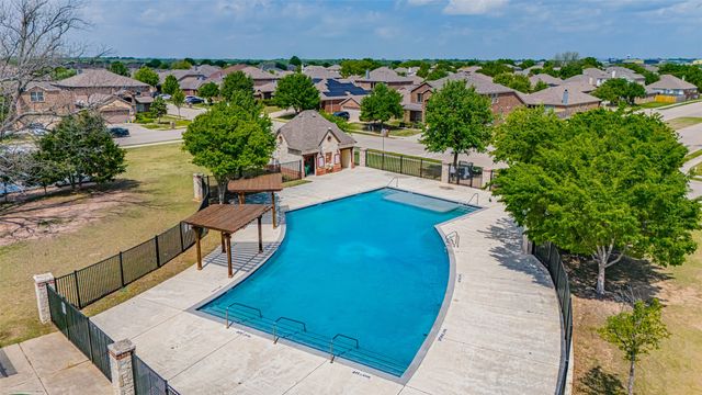 8805 Whirlwind Trail, Aubrey, TX 76227