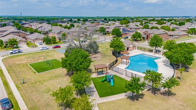 8805 Whirlwind Trail, Aubrey, TX 76227